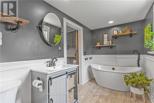 444 Webber Road, Pelham, ON - Indoor Photo Showing Bathroom