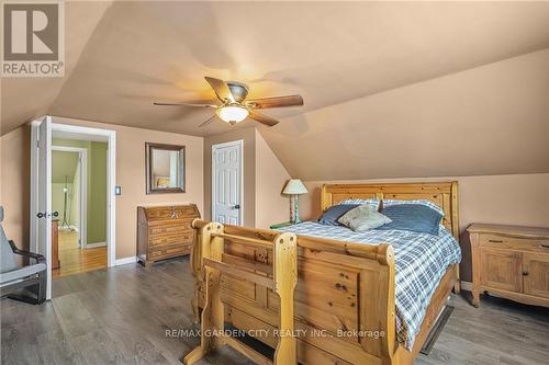 444 Webber Road, Pelham, ON - Indoor Photo Showing Bedroom