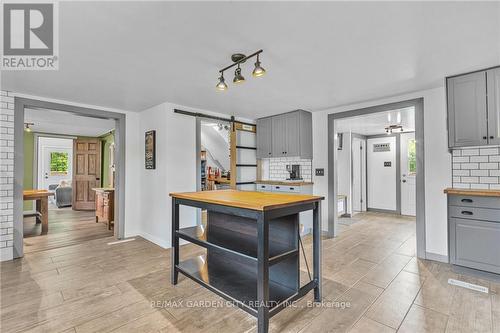 444 Webber Road, Pelham, ON - Indoor Photo Showing Kitchen