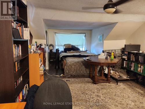 25 Gladstone Avenue, Hamilton, ON - Indoor Photo Showing Bedroom