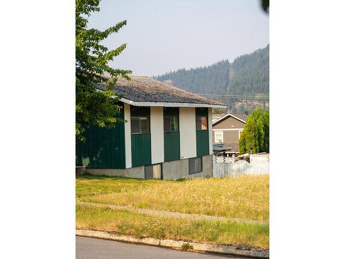 817 Fourth Street, Nelson, BC - Outdoor