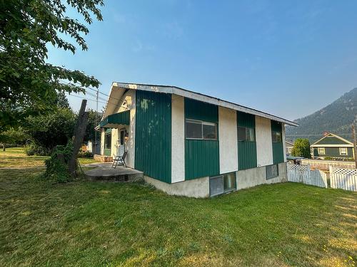 817 Fourth Street, Nelson, BC - Outdoor