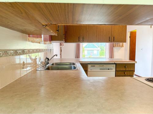 817 Fourth Street, Nelson, BC - Indoor Photo Showing Kitchen With Double Sink