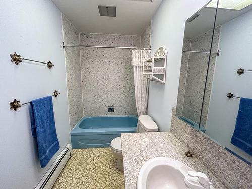 817 Fourth Street, Nelson, BC - Indoor Photo Showing Bathroom