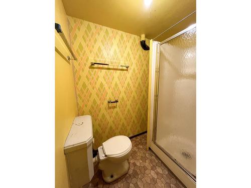 817 Fourth Street, Nelson, BC - Indoor Photo Showing Bathroom