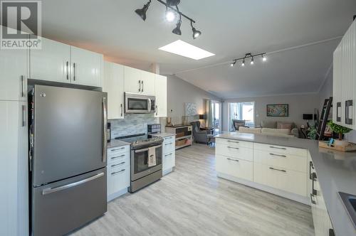 5207 Oleander Drive, Osoyoos, BC - Indoor Photo Showing Kitchen