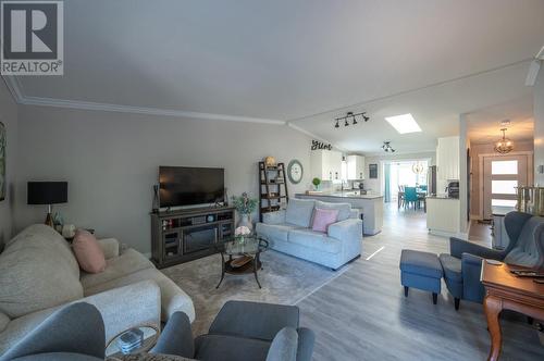 5207 Oleander Drive, Osoyoos, BC - Indoor Photo Showing Living Room