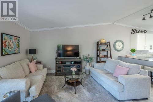 5207 Oleander Drive, Osoyoos, BC - Indoor Photo Showing Living Room