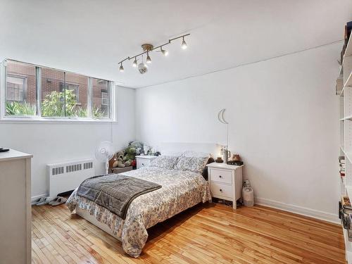 Chambre Ã  coucher principale - 10-3145 Av. Linton, Montréal (Côte-Des-Neiges/Notre-Dame-De-Grâce), QC - Indoor Photo Showing Bedroom