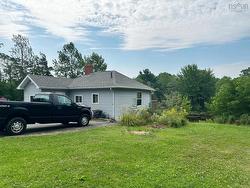 24 Buchanan Avenue  Enfield, NS B2T 1C8