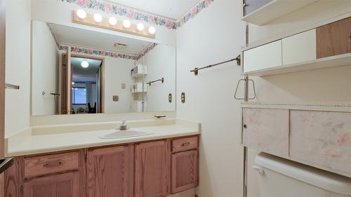 105-2110 Hoy Street, Kelowna, BC - Indoor Photo Showing Bathroom