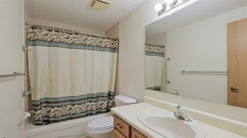 105-2110 Hoy Street, Kelowna, BC - Indoor Photo Showing Bathroom