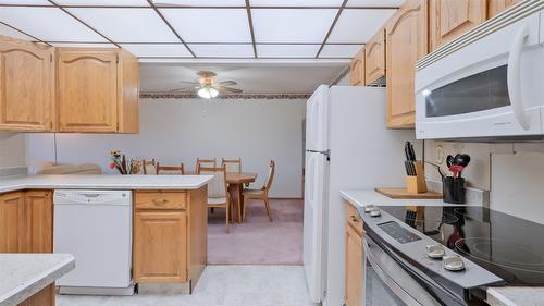 105-2110 Hoy Street, Kelowna, BC - Indoor Photo Showing Kitchen