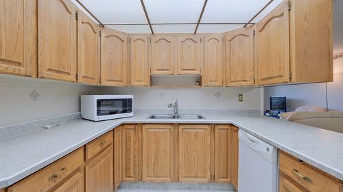 105-2110 Hoy Street, Kelowna, BC - Indoor Photo Showing Kitchen With Double Sink