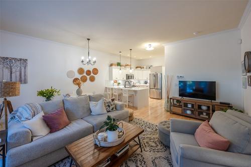 108-2629 Cornwall Drive, Penticton, BC - Indoor Photo Showing Living Room