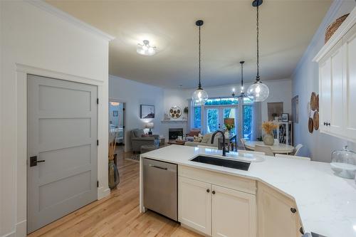 108-2629 Cornwall Drive, Penticton, BC - Indoor Photo Showing Kitchen