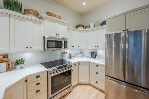 108-2629 Cornwall Drive, Penticton, BC - Indoor Photo Showing Kitchen