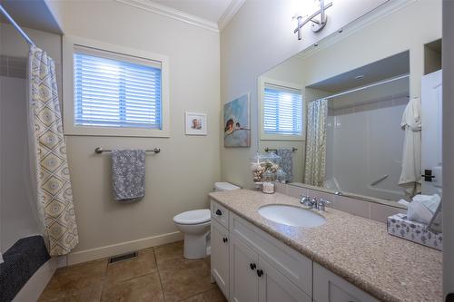 108-2629 Cornwall Drive, Penticton, BC - Indoor Photo Showing Bathroom