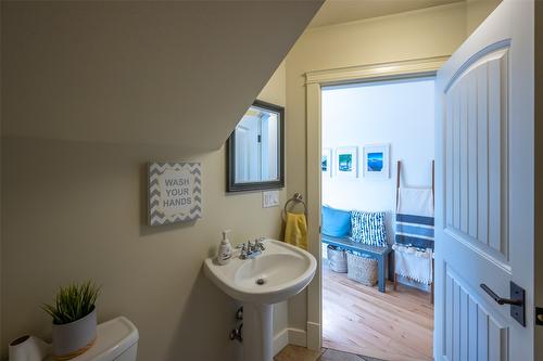 108-2629 Cornwall Drive, Penticton, BC - Indoor Photo Showing Bathroom