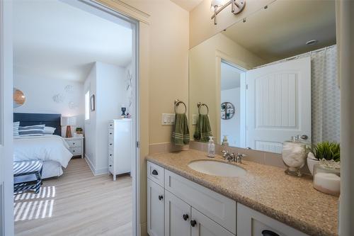 108-2629 Cornwall Drive, Penticton, BC - Indoor Photo Showing Bathroom