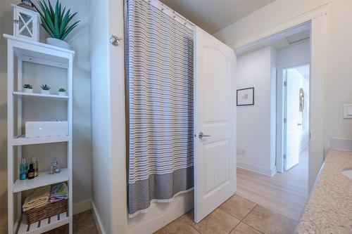 108-2629 Cornwall Drive, Penticton, BC - Indoor Photo Showing Other Room