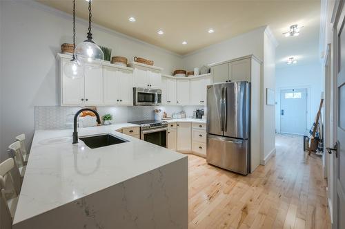 108-2629 Cornwall Drive, Penticton, BC - Indoor Photo Showing Kitchen With Upgraded Kitchen