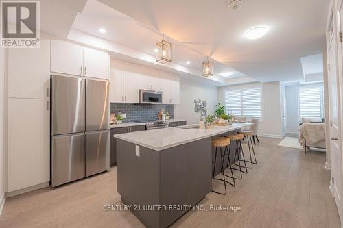 945 Bamford Terrace, Peterborough (Northcrest), ON - Indoor Photo Showing Kitchen With Upgraded Kitchen