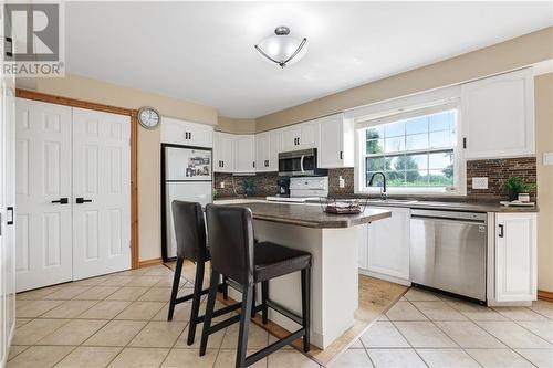 121 Pheasant Run, Calabogie, ON - Indoor Photo Showing Kitchen