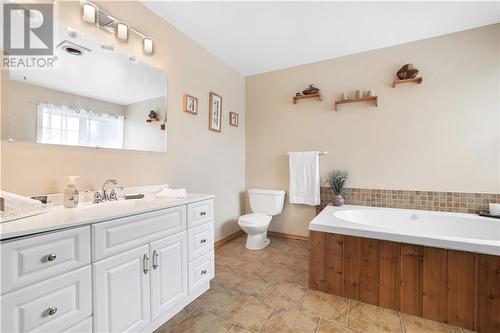 Ensuite Bath - 121 Pheasant Run, Calabogie, ON - Indoor Photo Showing Bathroom