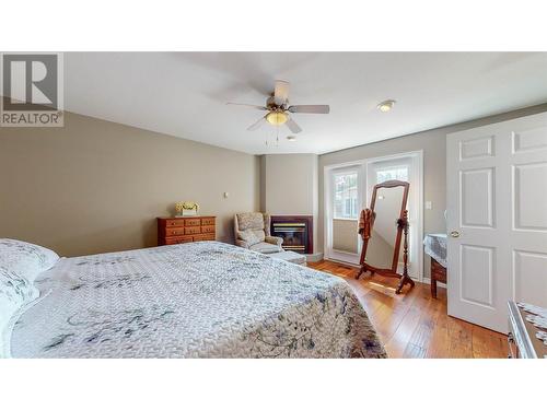 1021 Maple Street, Okanagan Falls, BC - Indoor Photo Showing Bedroom