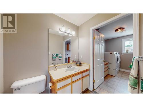 1021 Maple Street, Okanagan Falls, BC - Indoor Photo Showing Bathroom