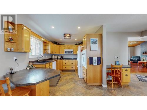 1021 Maple Street, Okanagan Falls, BC - Indoor Photo Showing Kitchen