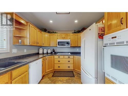 1021 Maple Street, Okanagan Falls, BC - Indoor Photo Showing Kitchen