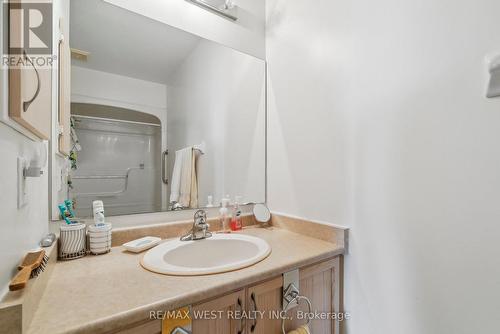 24 Todd Drive, Barrie (Innis-Shore), ON - Indoor Photo Showing Bathroom