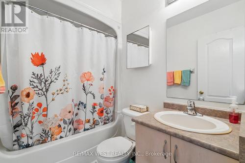 24 Todd Drive, Barrie (Innis-Shore), ON - Indoor Photo Showing Bathroom