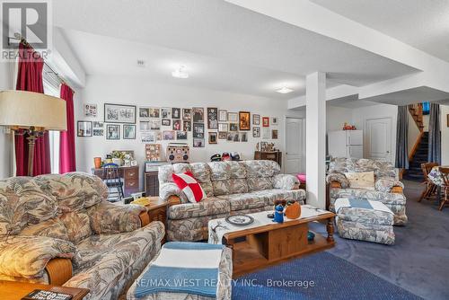 24 Todd Drive, Barrie (Innis-Shore), ON - Indoor Photo Showing Living Room