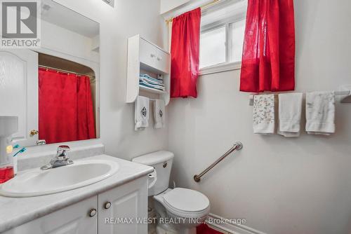 24 Todd Drive, Barrie (Innis-Shore), ON - Indoor Photo Showing Bathroom