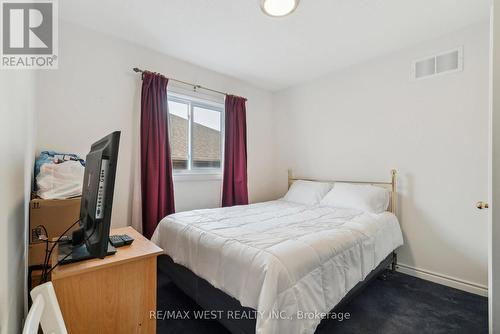 24 Todd Drive, Barrie (Innis-Shore), ON - Indoor Photo Showing Bedroom