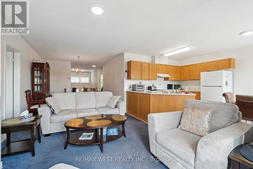 24 Todd Drive, Barrie (Innis-Shore), ON - Indoor Photo Showing Living Room