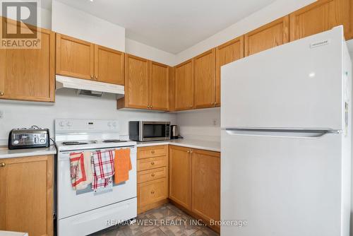 24 Todd Drive, Barrie (Innis-Shore), ON - Indoor Photo Showing Kitchen