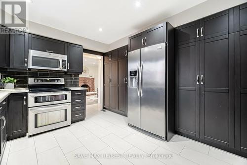 60 Scott Street, Brampton, ON - Indoor Photo Showing Kitchen