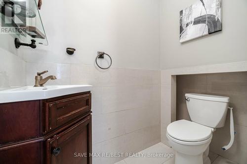 60 Scott Street, Brampton, ON - Indoor Photo Showing Bathroom