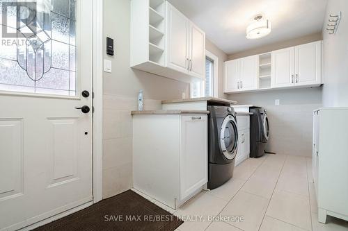 60 Scott Street, Brampton, ON - Indoor Photo Showing Laundry Room