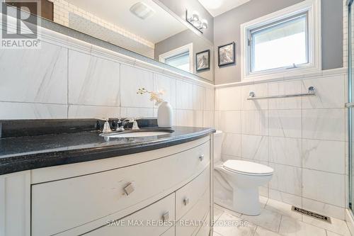 60 Scott Street, Brampton, ON - Indoor Photo Showing Bathroom