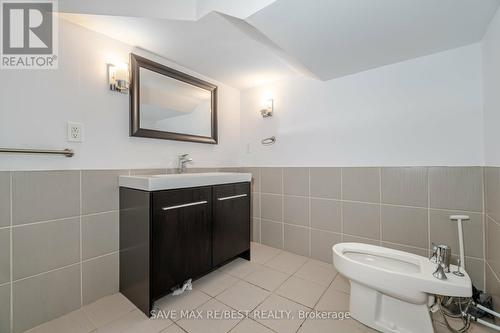 60 Scott Street, Brampton, ON - Indoor Photo Showing Bathroom