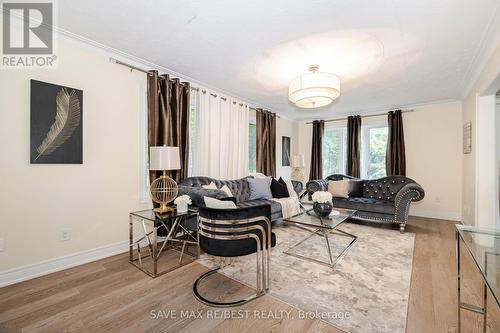 60 Scott Street, Brampton, ON - Indoor Photo Showing Living Room