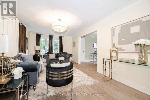 60 Scott Street, Brampton, ON - Indoor Photo Showing Living Room