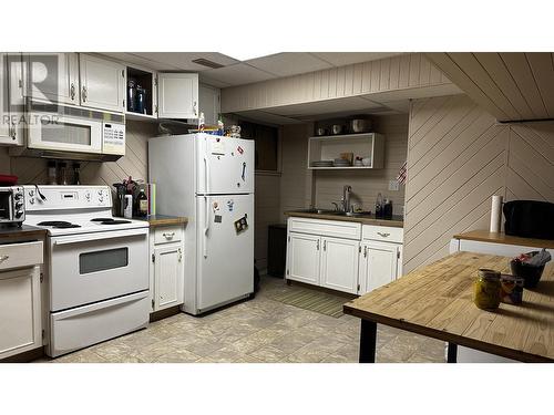 4633 Robson Avenue, Prince George, BC - Indoor Photo Showing Kitchen With Double Sink