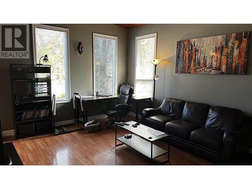 4633 Robson Avenue, Prince George, BC - Indoor Photo Showing Living Room