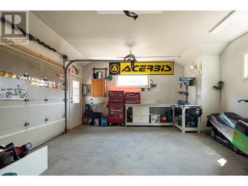 5587 Highway 6, Coldstream, BC - Indoor Photo Showing Garage